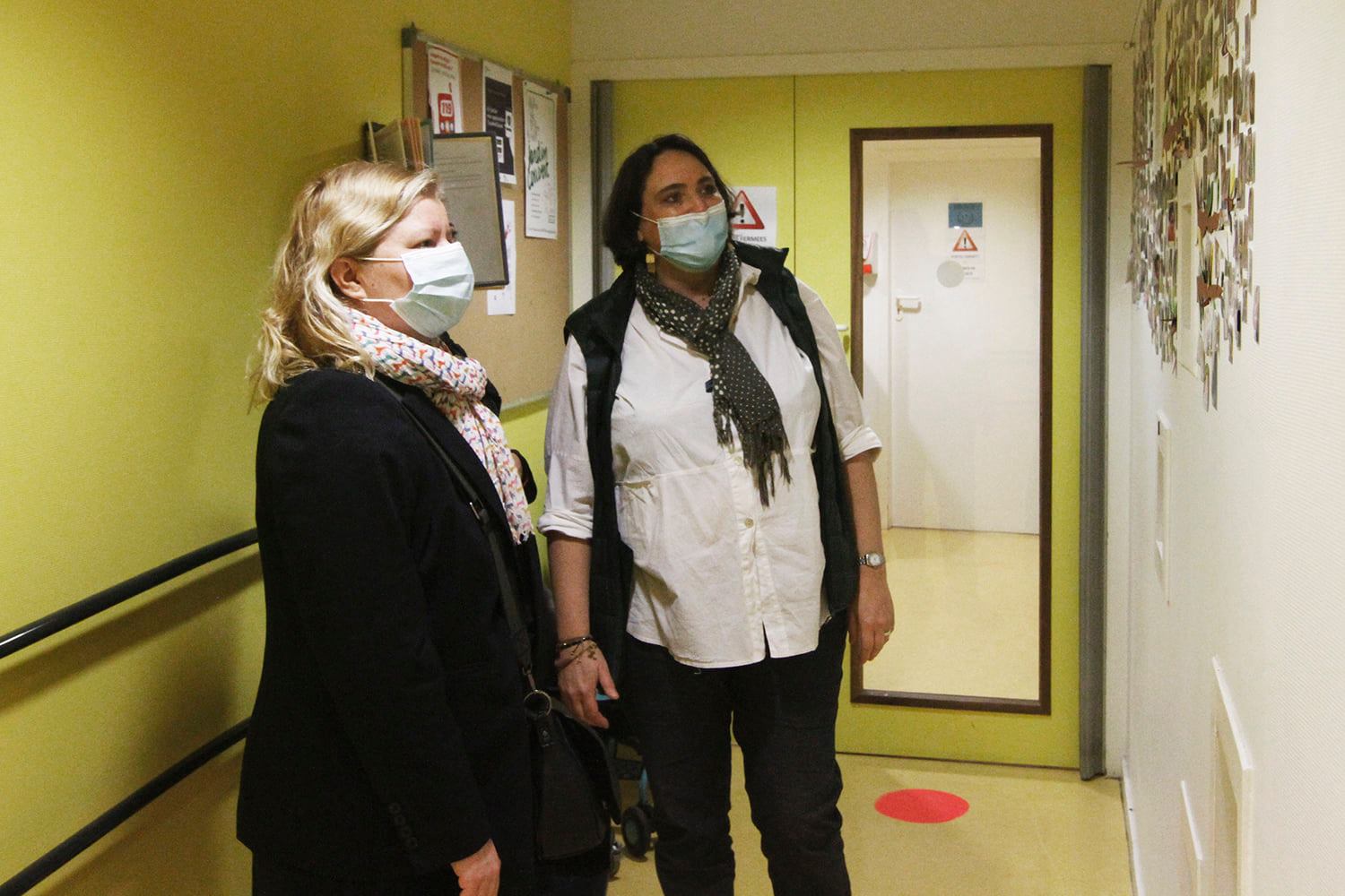 Visite de Mme Barioz Planche à la crèche Une Souris Verte